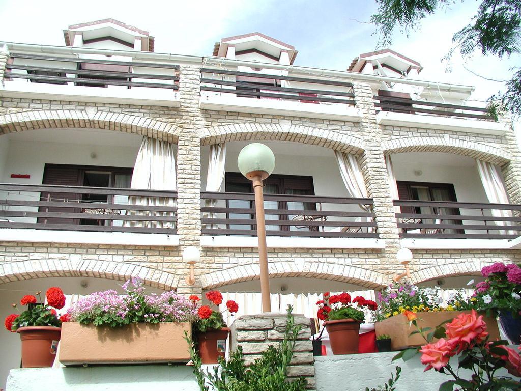 Hotel Tony Паг Экстерьер фото